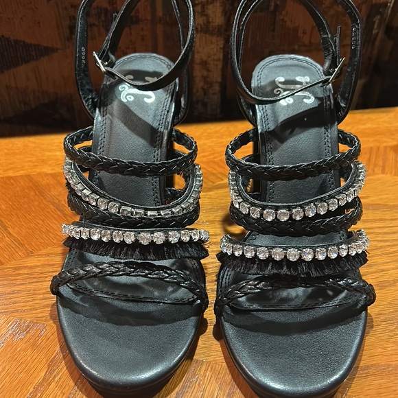 💥$10 SALE💥 NEW! BEAUTIFUL Journee Collection Ziggy Ankle Wrap Heels Size 7.5 - Picture 7 of 9